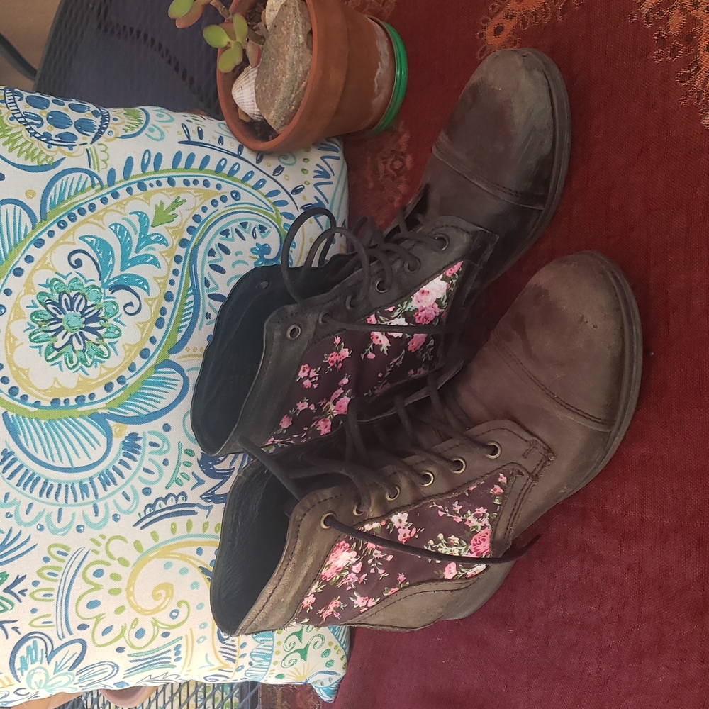 Steve Madden boot
